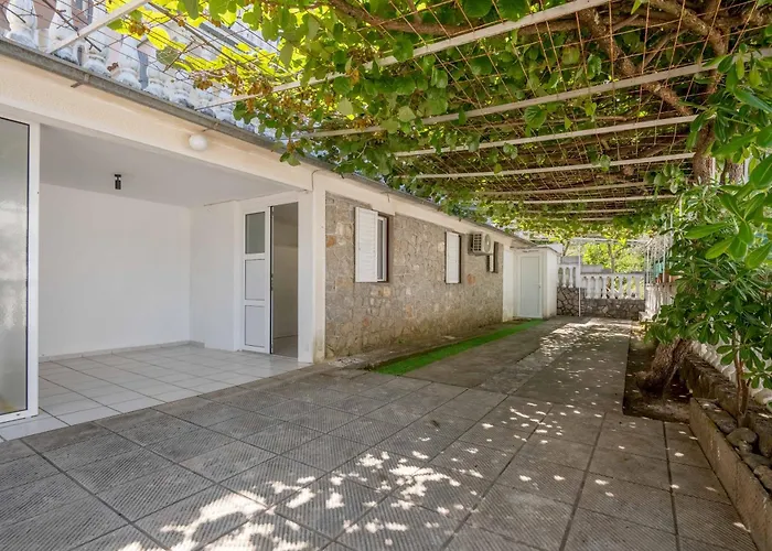 Big House With Beautiful View And Private Jacuzzi Tivat