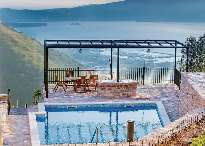 Awesome Home In Tivat