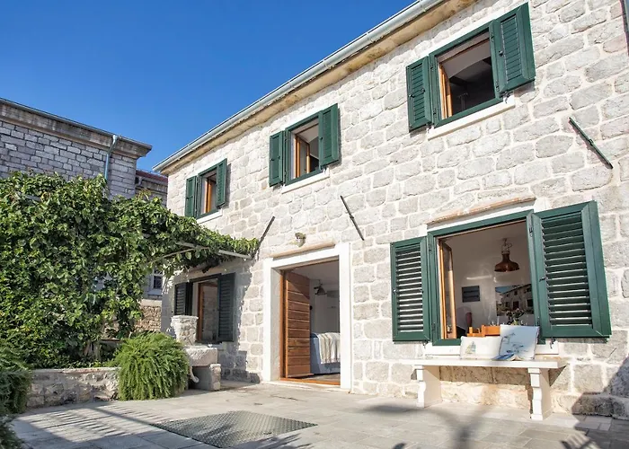 Villa Ruza, Donja Lastva